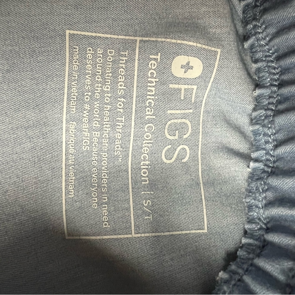 FIGS scrub set Lg top/Sm Tall bottom Denim Blue EUC - Picture 4 of 4